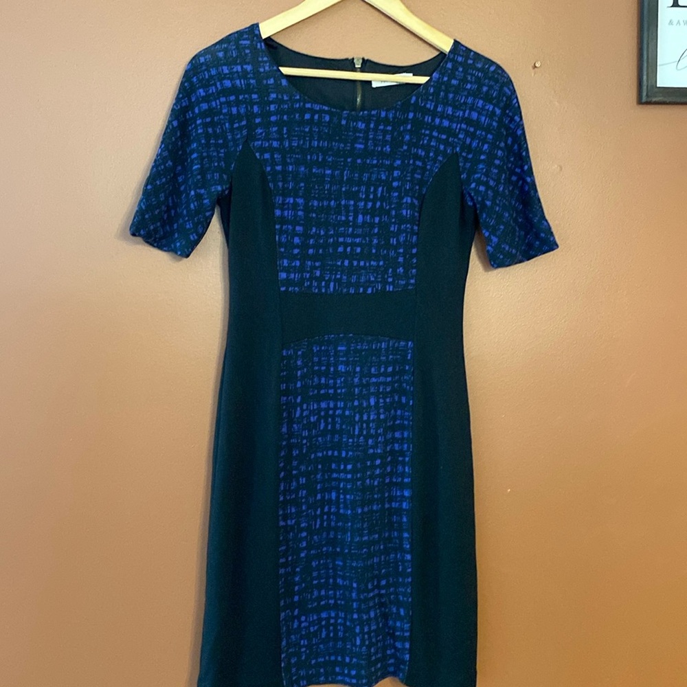 Ricki’s ladies block dress in size 4. Beautiful stretchy fabric.